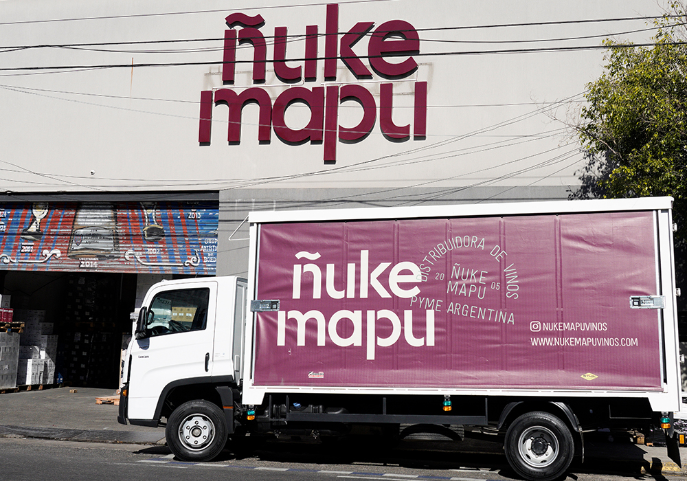 Frente distribuidora de vinos Ñuke Mapu